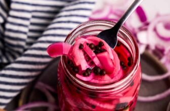 Methods to Make Pickled Crimson Onions